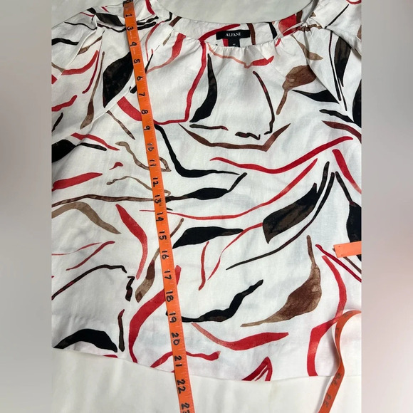 ALFANI White, red & black abstract print top size 2P. - Picture 15 of 15